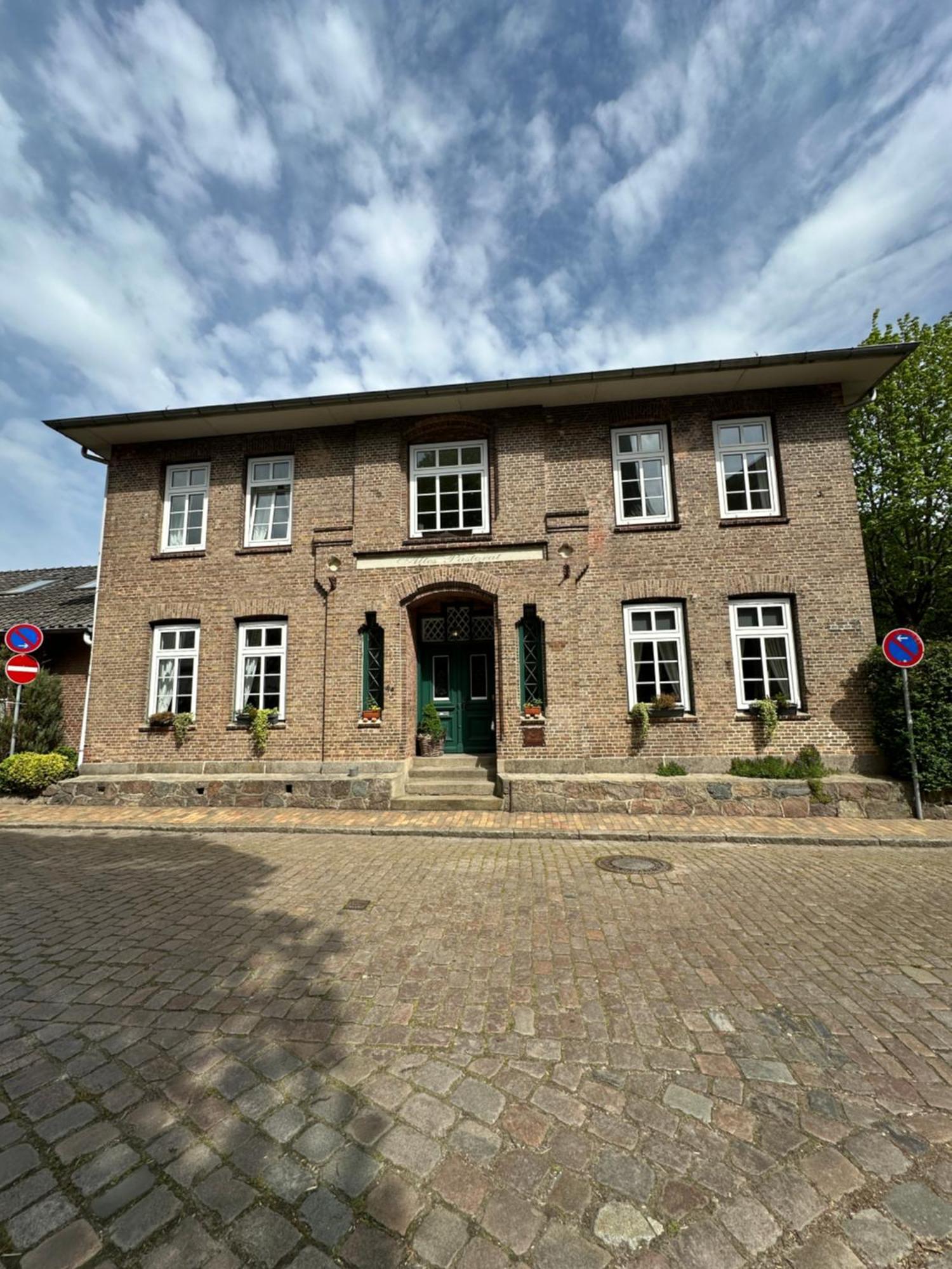 Altes Pastorat Bed and Breakfast Barmstedt Eksteriør billede